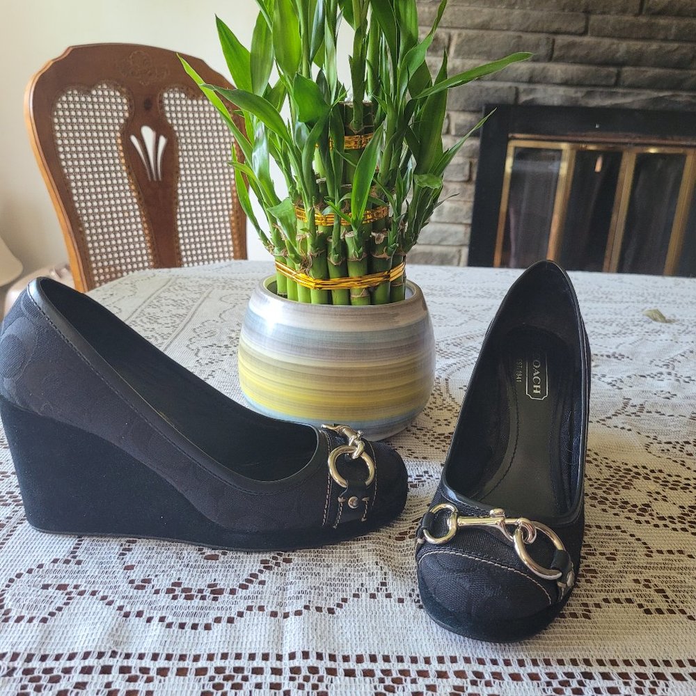 Black Coach Issy Wedges NWOT